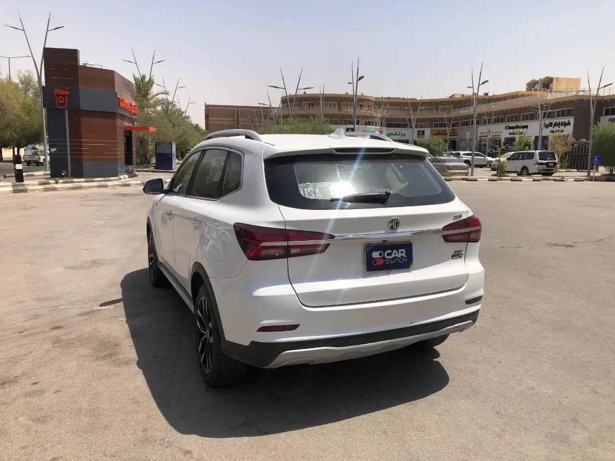 Car image 7
