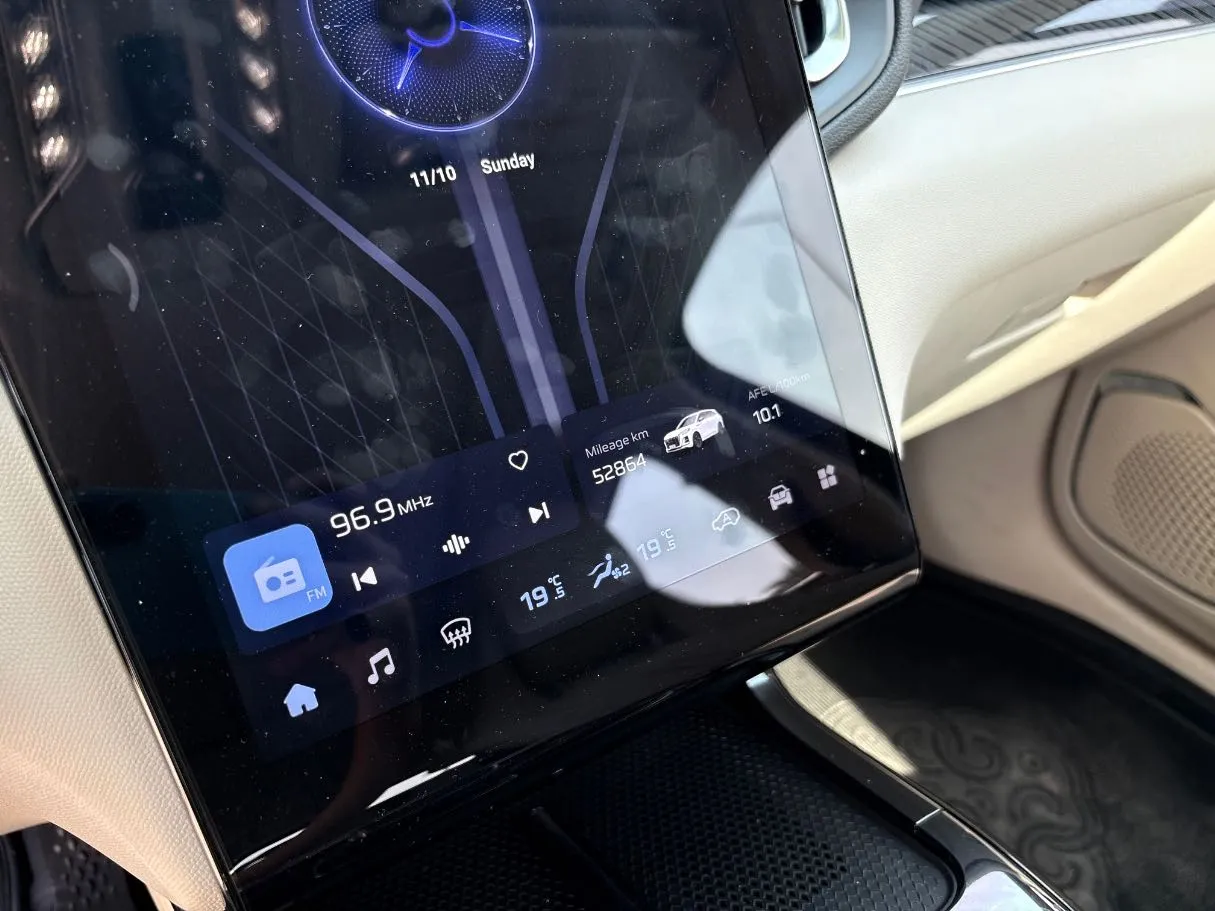 Car image 21