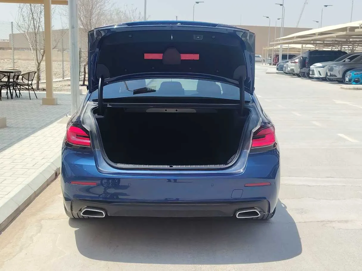 Car image 26