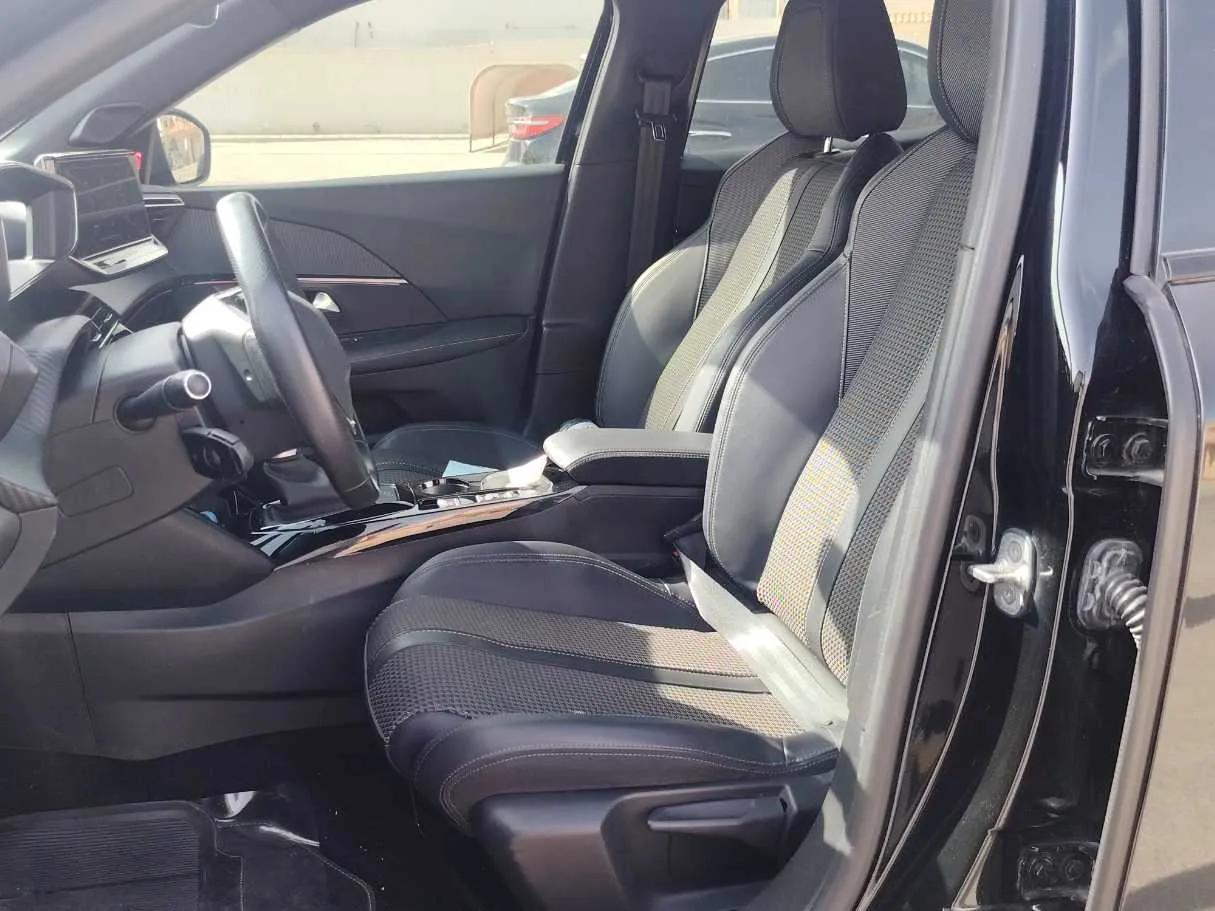 Car image 13