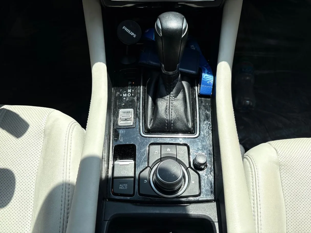 Car image 19