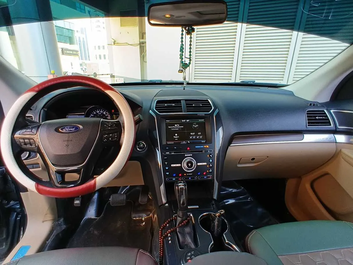 Car image 15