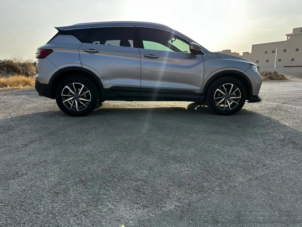 Car image 4