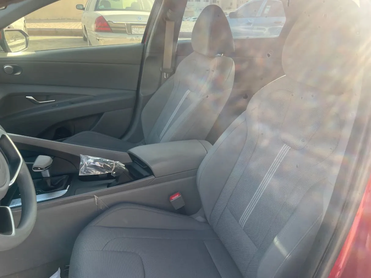 Car image 12