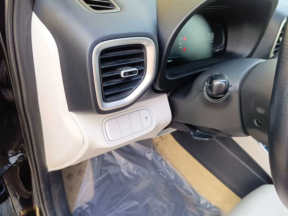 Car image 28