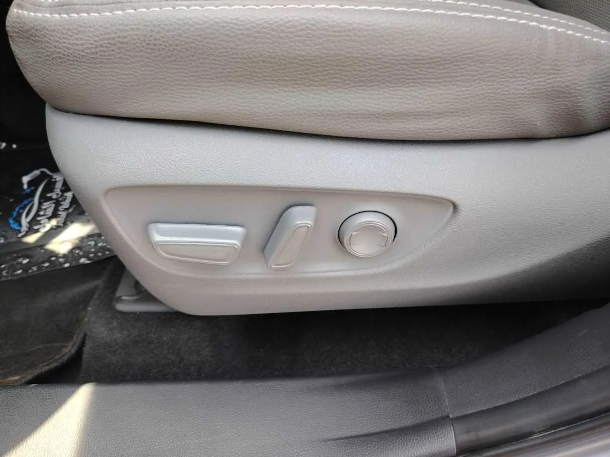 Car image 37