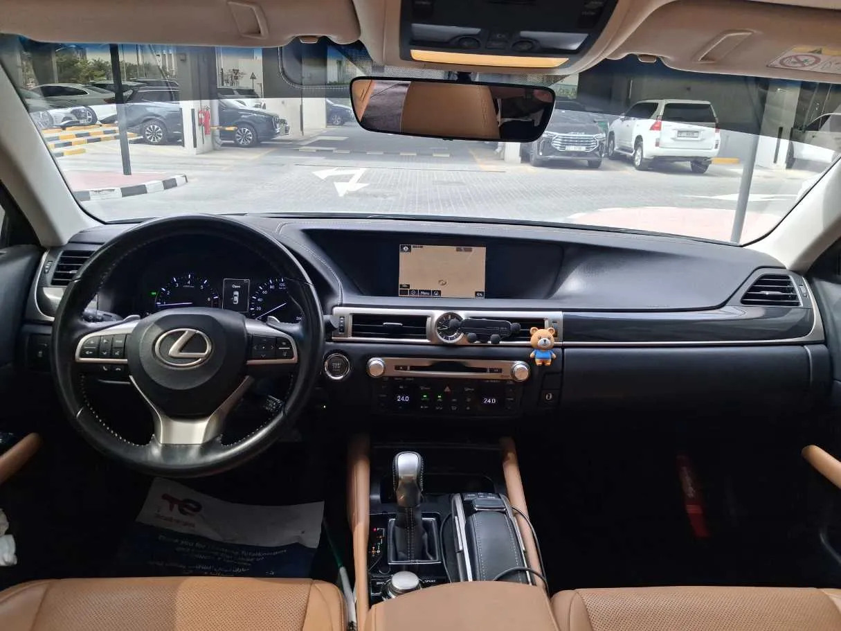Car image 16