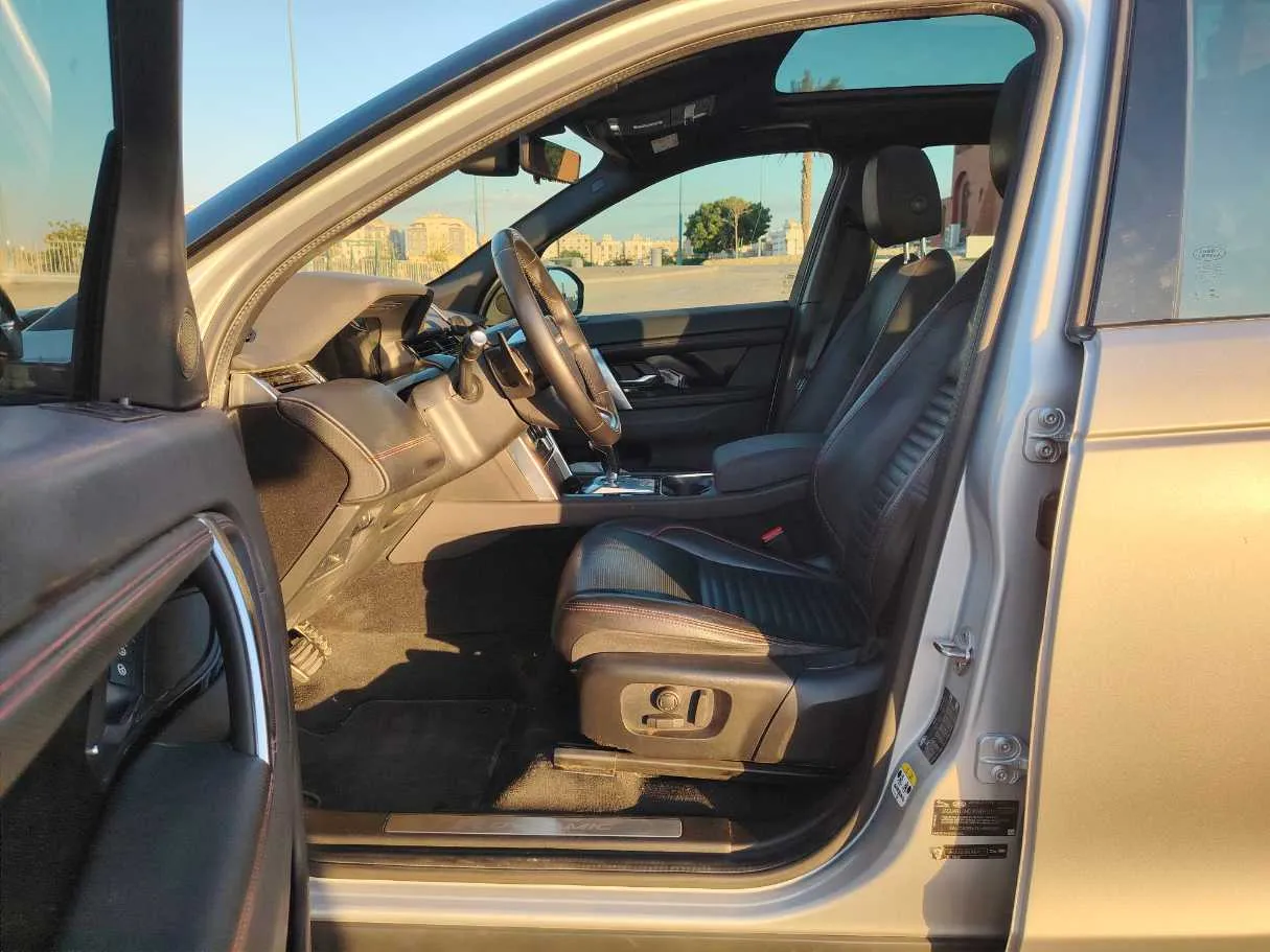 Car image 12