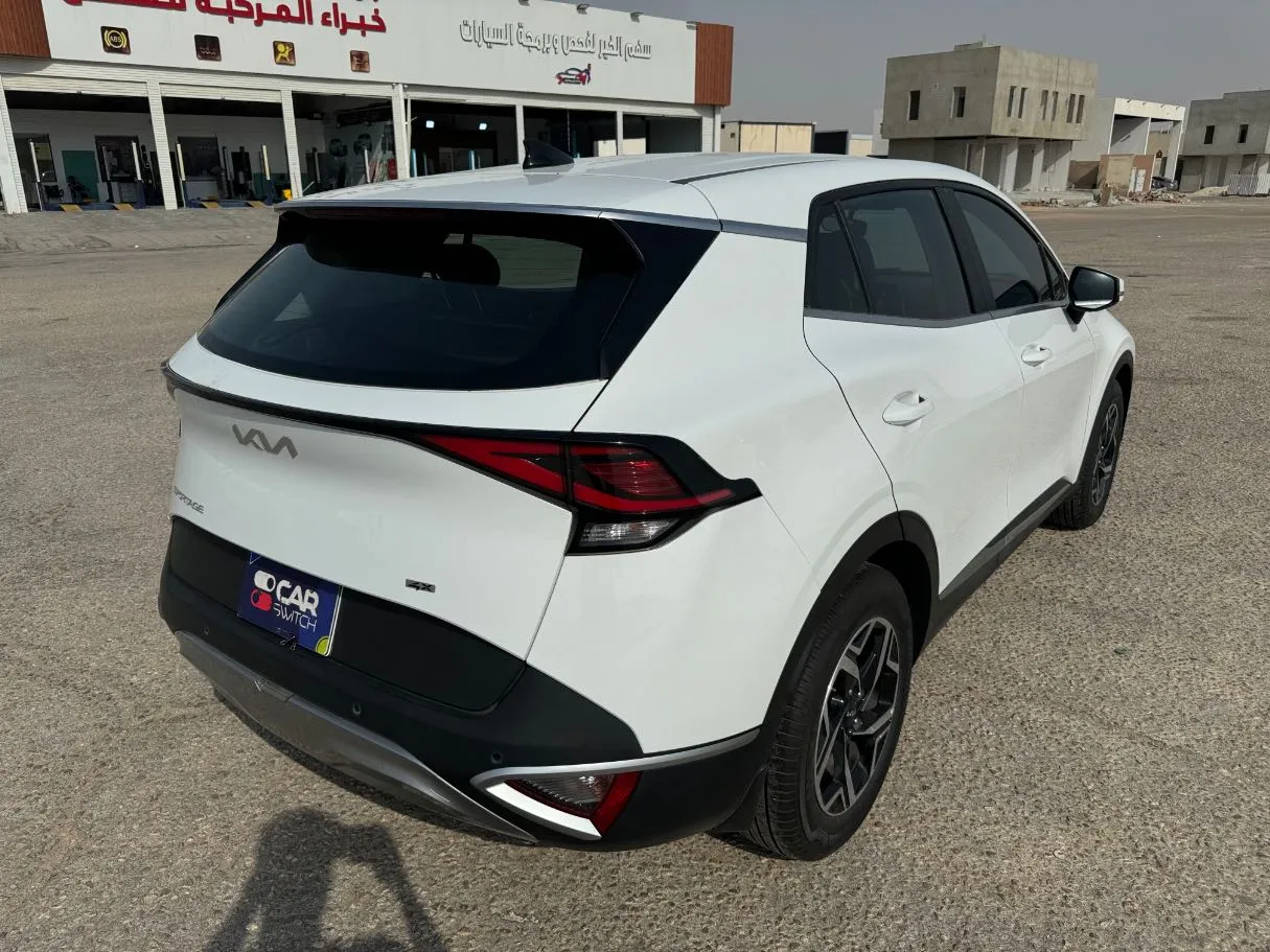 Car image 5
