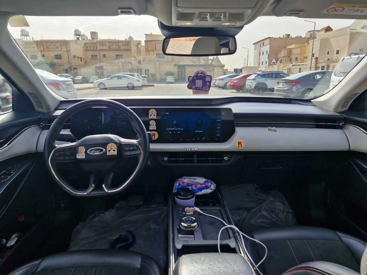 Car image 16