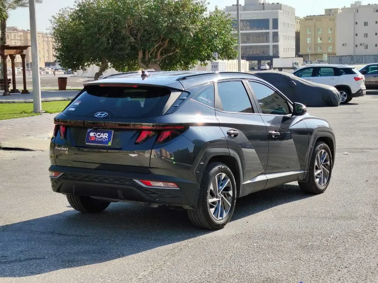 Car image 5
