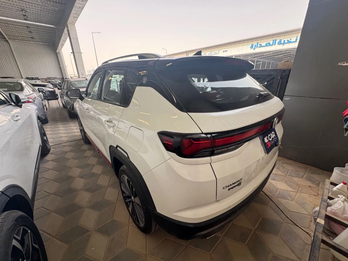 Car image 5