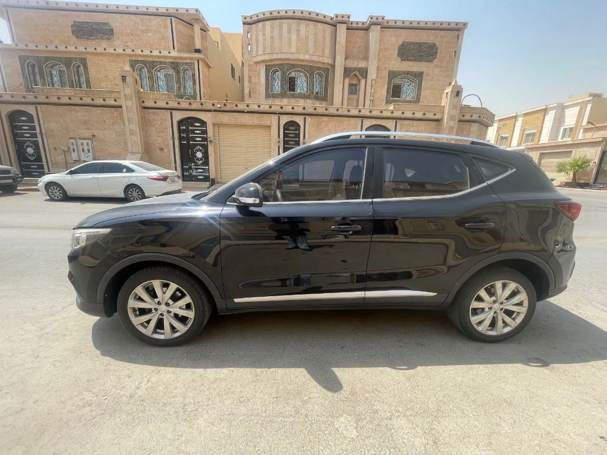 Car image 8