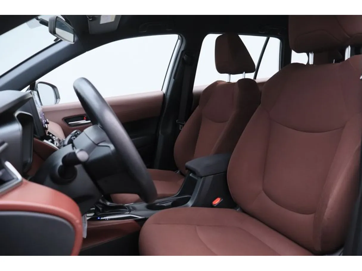Car image 8