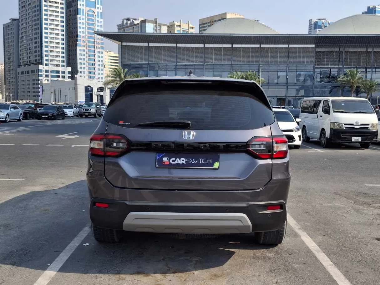 Car image 6