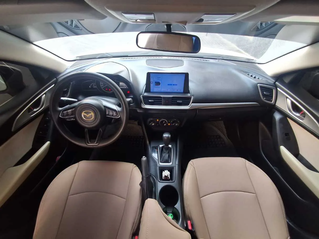 Car image 14