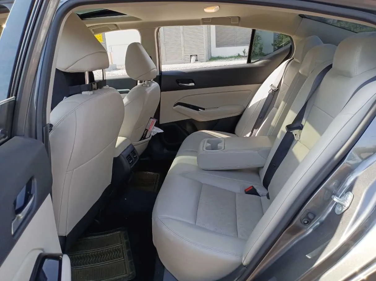 Car image 13