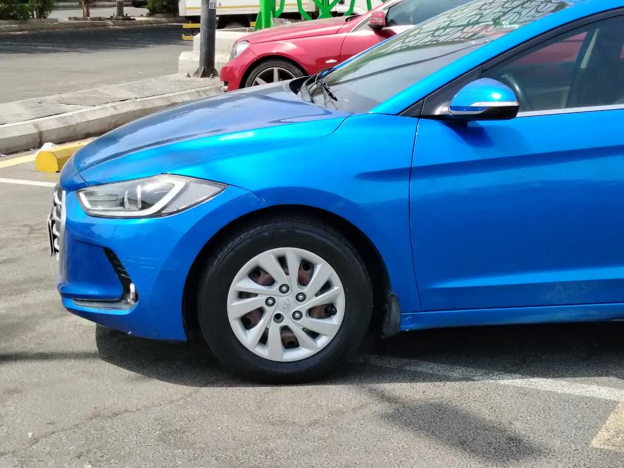 Car image 9