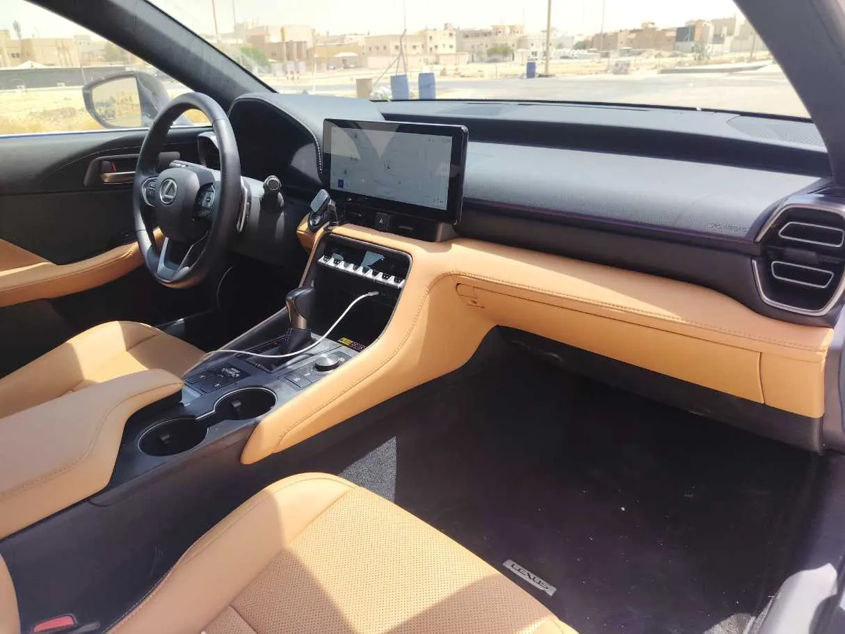 Car image 13