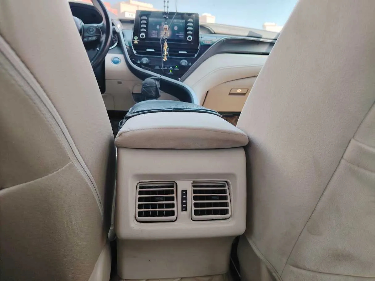 Car image 24