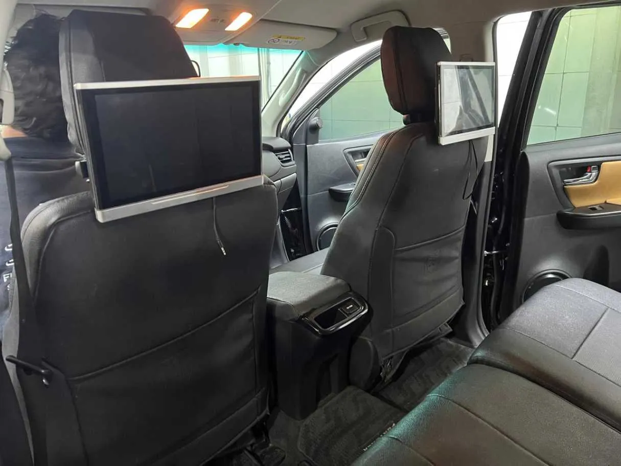Car image 25