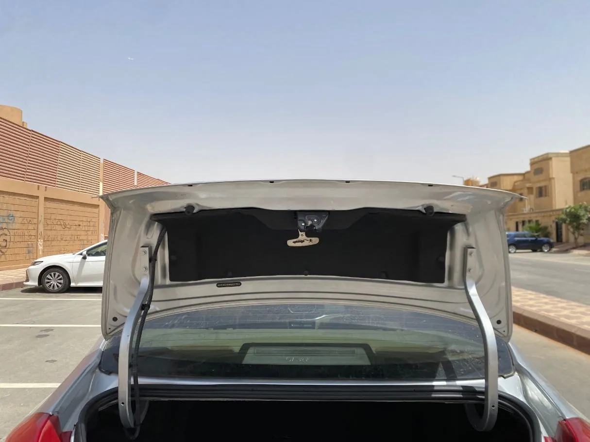 Car image 20