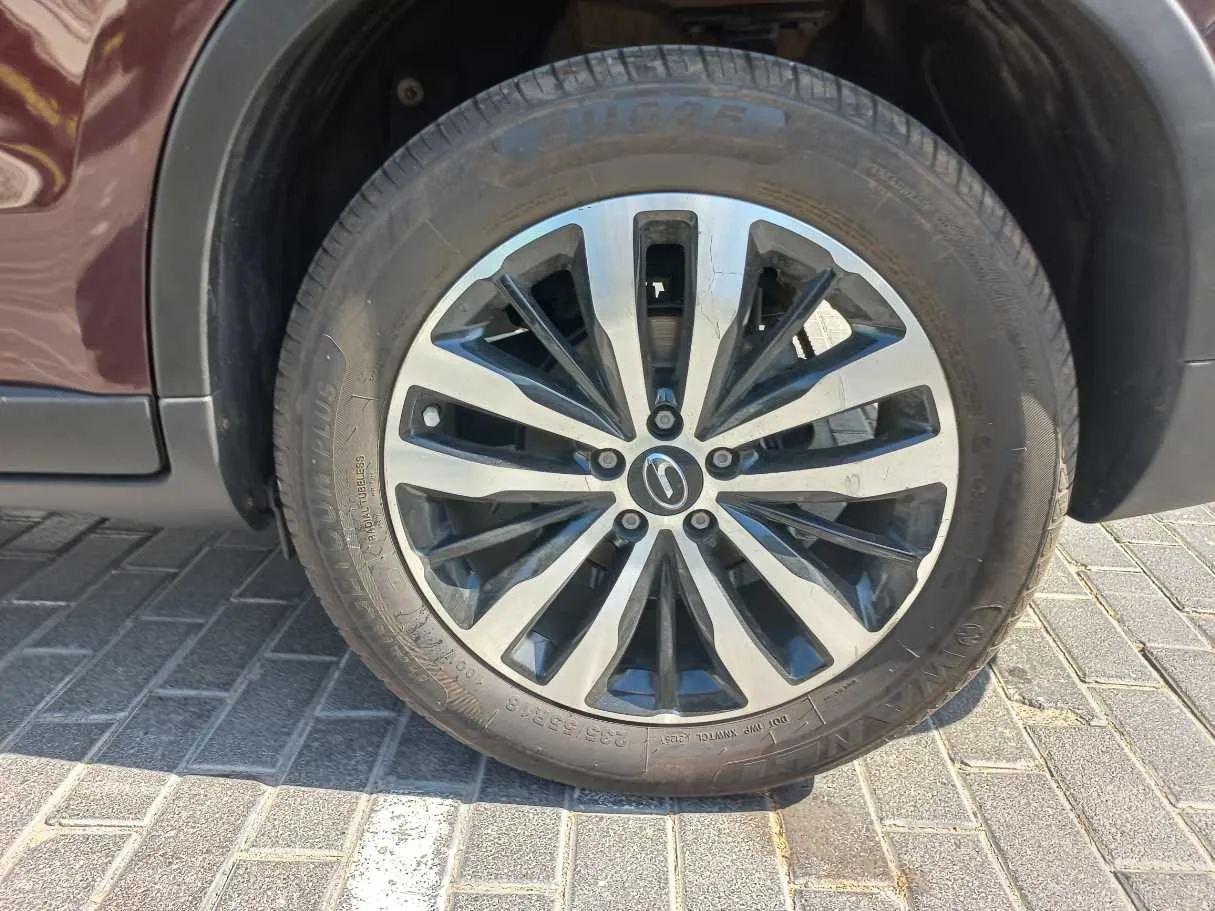 Car image 9