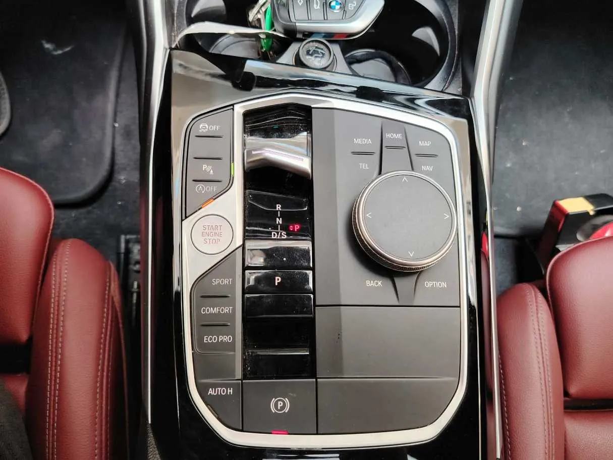 Car image 21