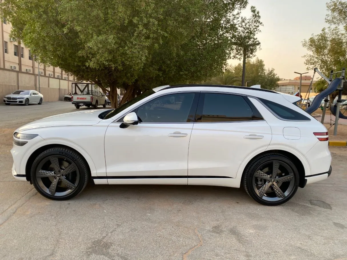 Car image 8