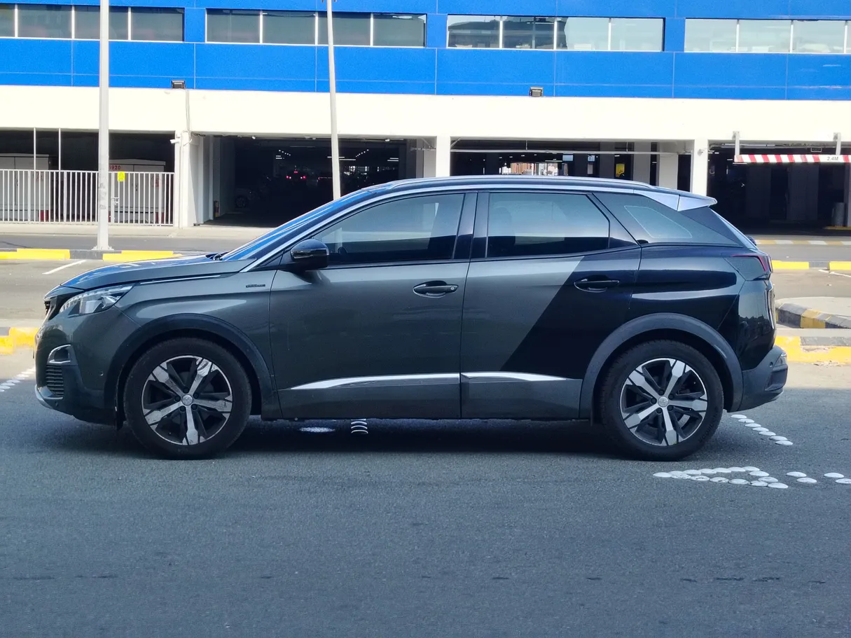 Car image 8