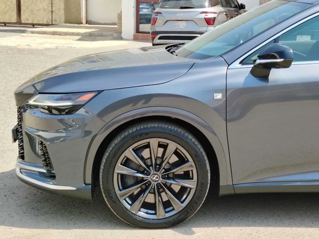 Car image 9