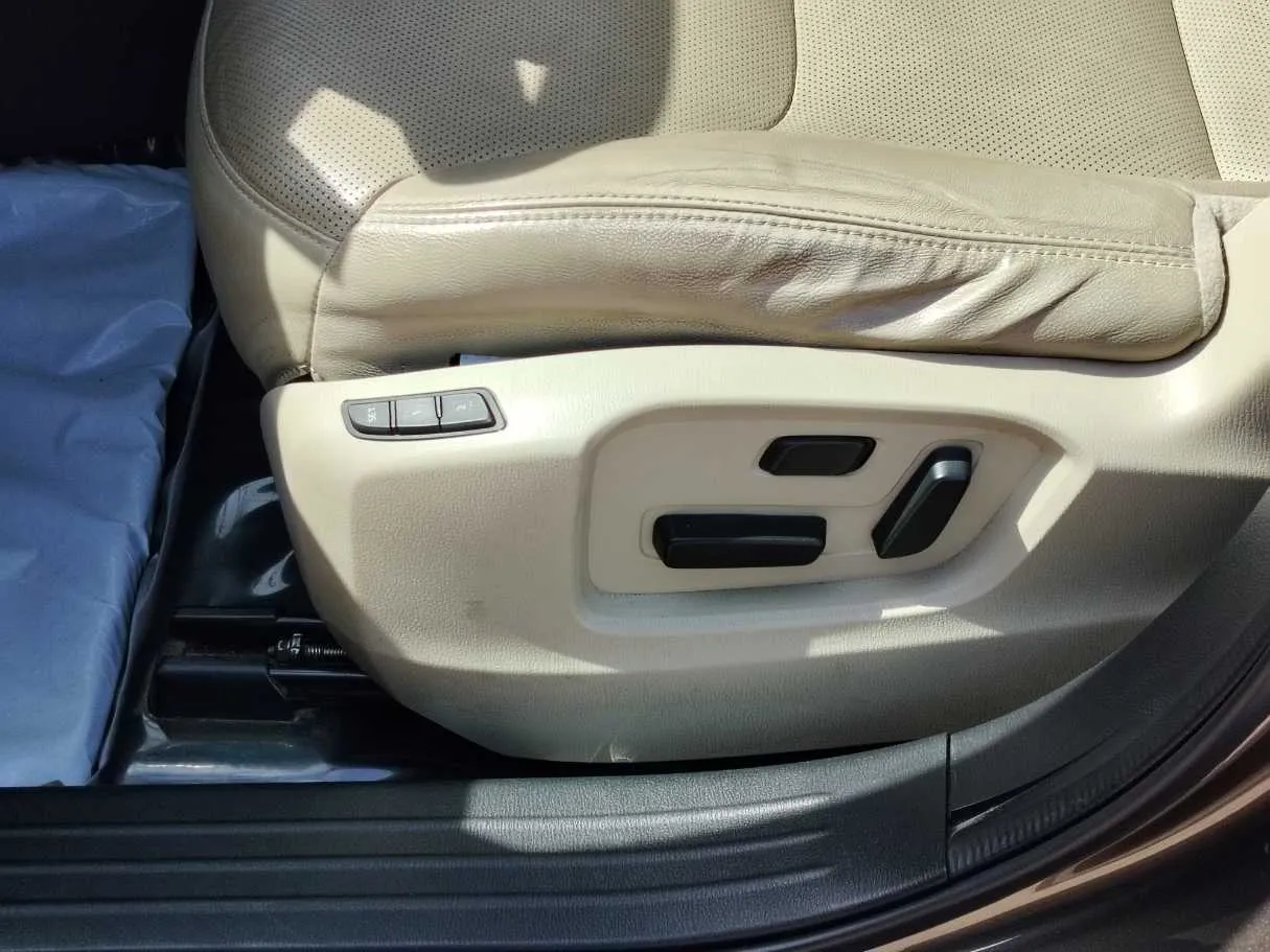 Car image 37