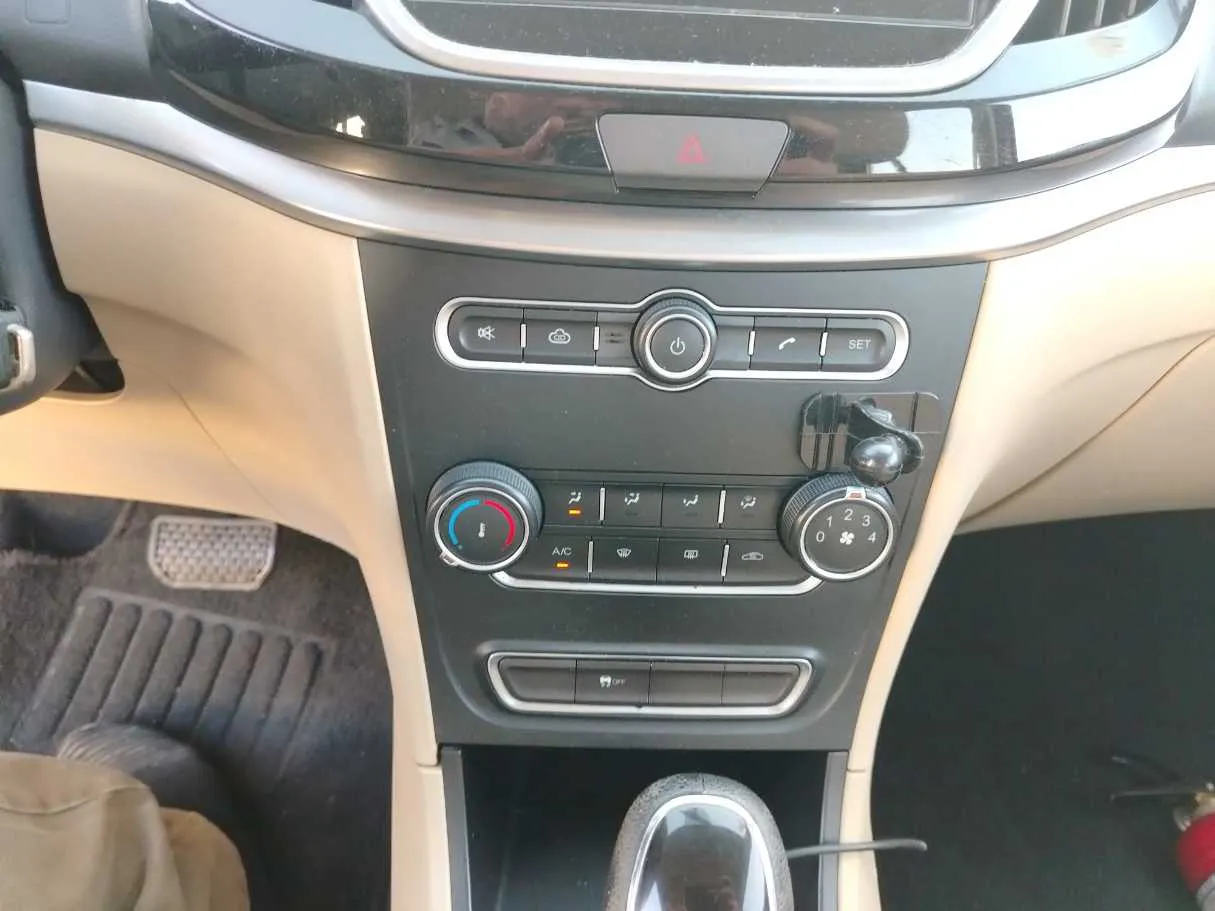 Car image 27