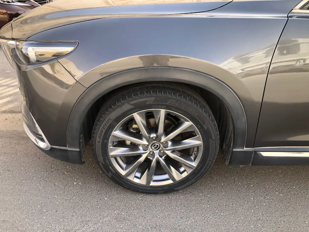 Car image 9