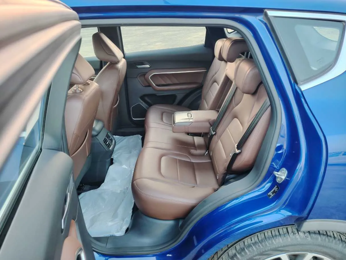 Car image 15