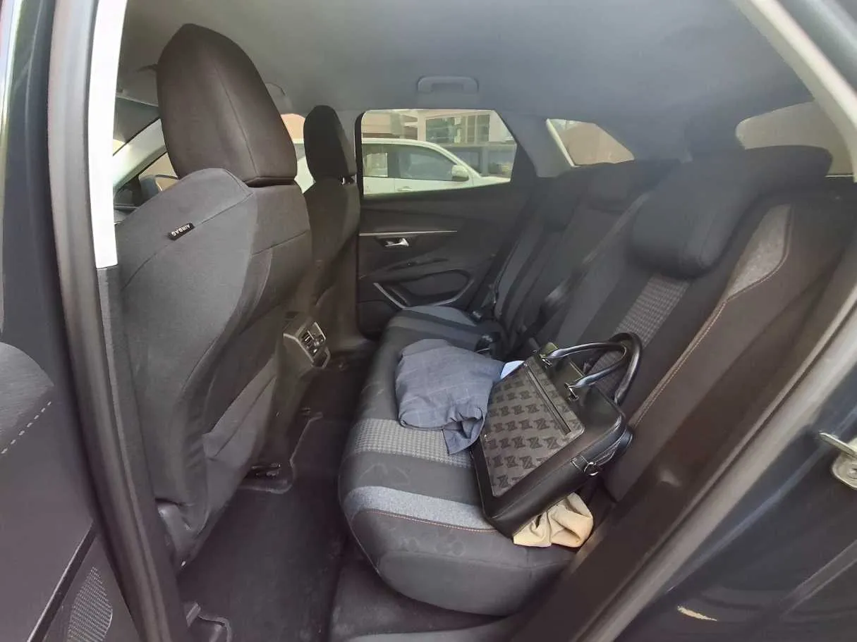 Car image 13