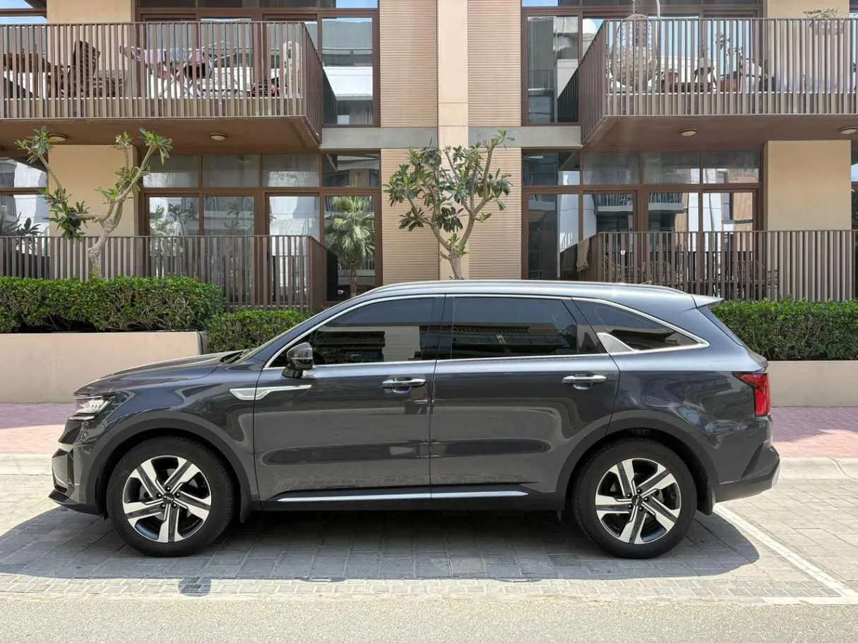 Car image 8