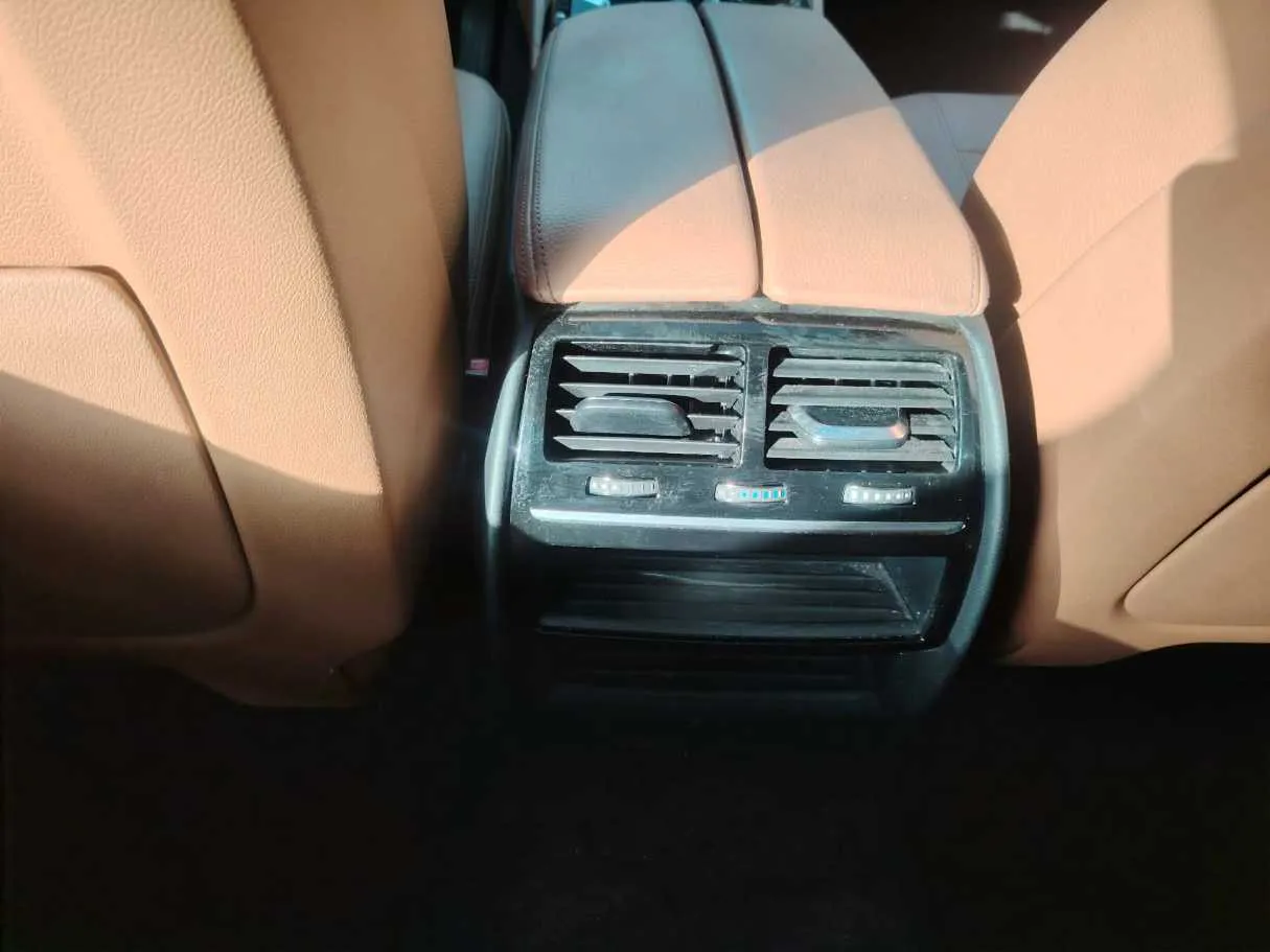 Car image 40