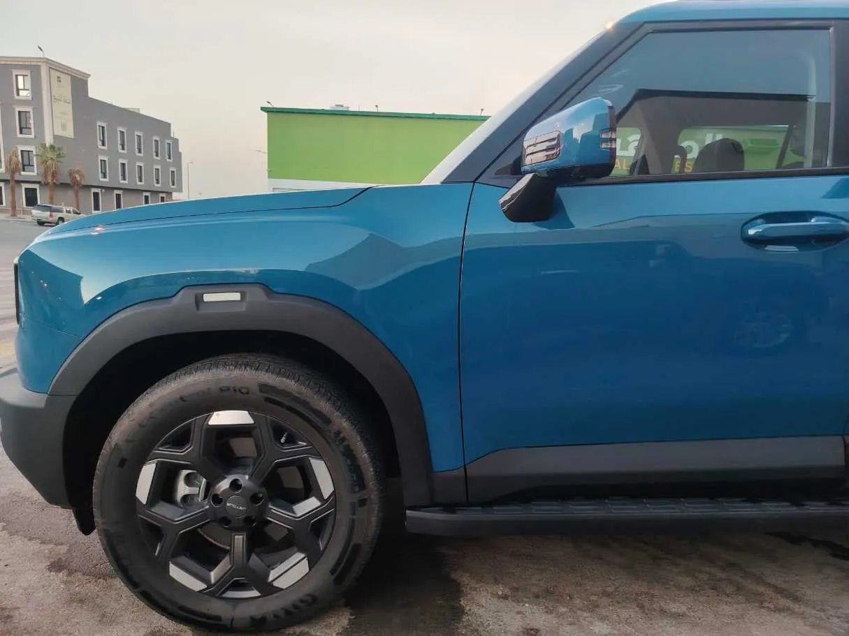 Car image 9
