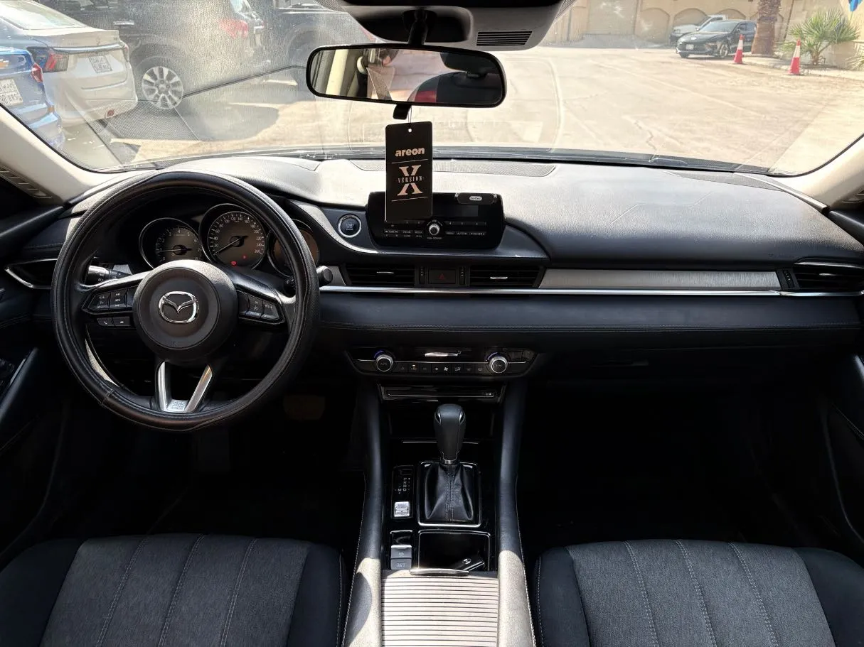 Car image 18