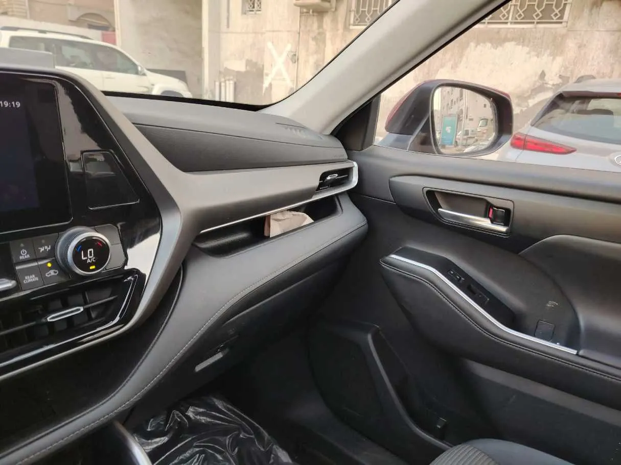 Car image 33
