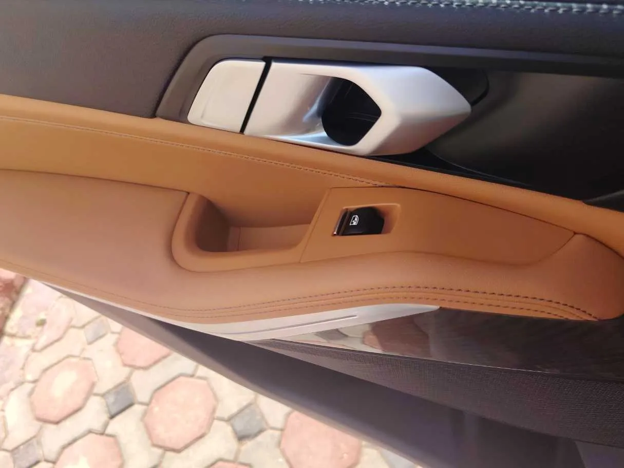 Car image 36