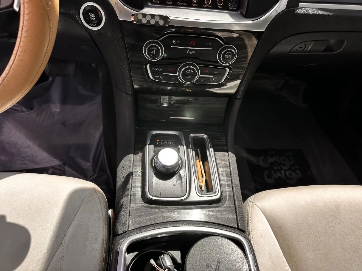 Car image 18