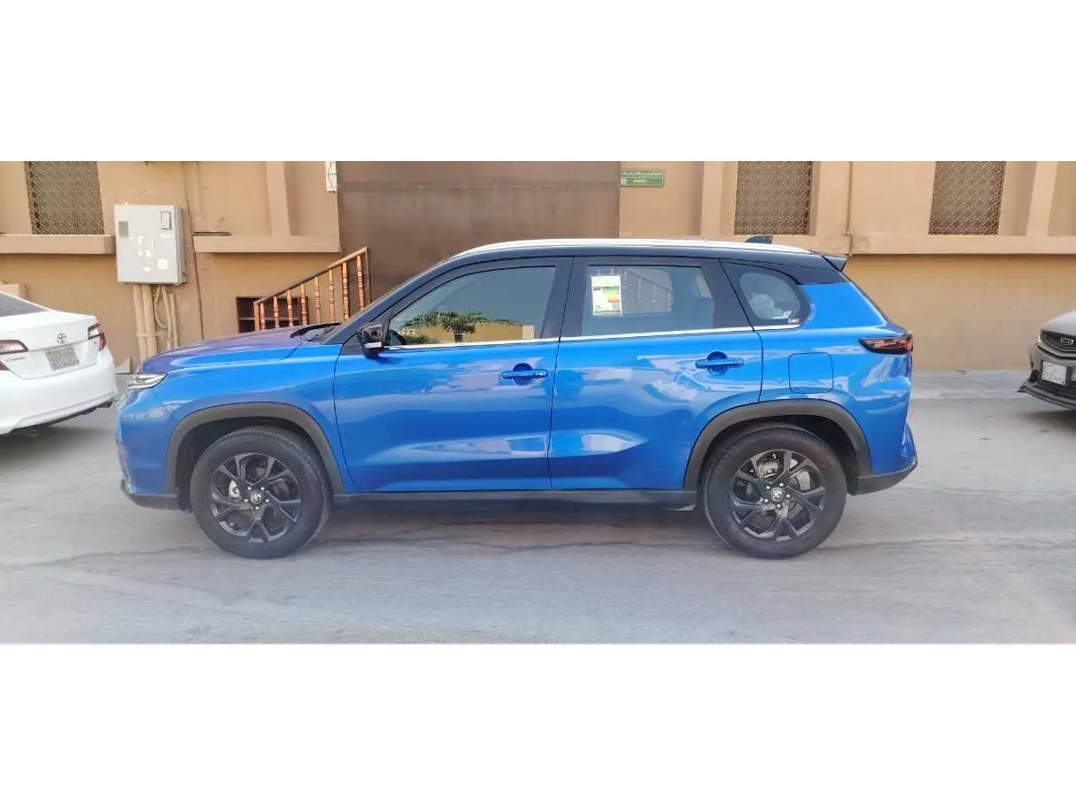 Car image 8