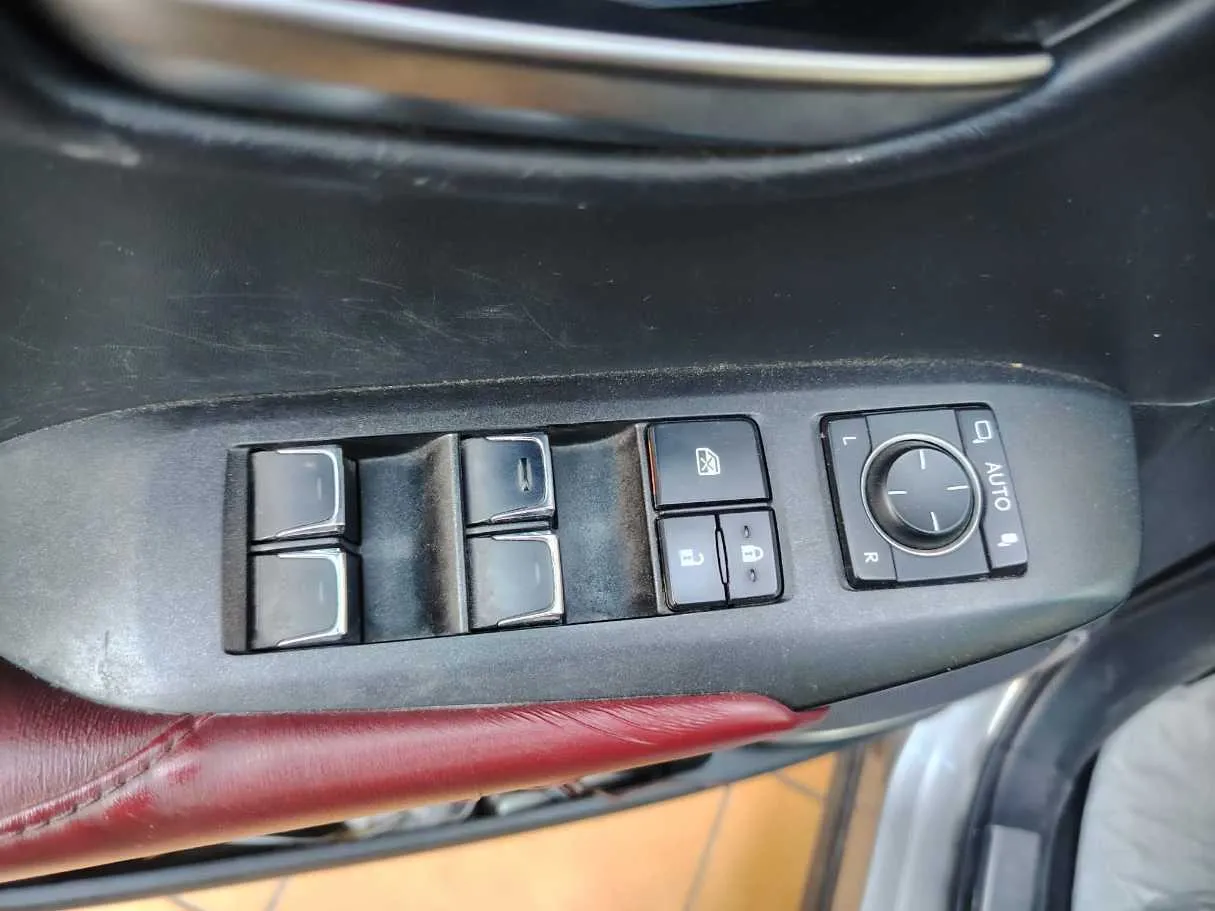 Car image 36