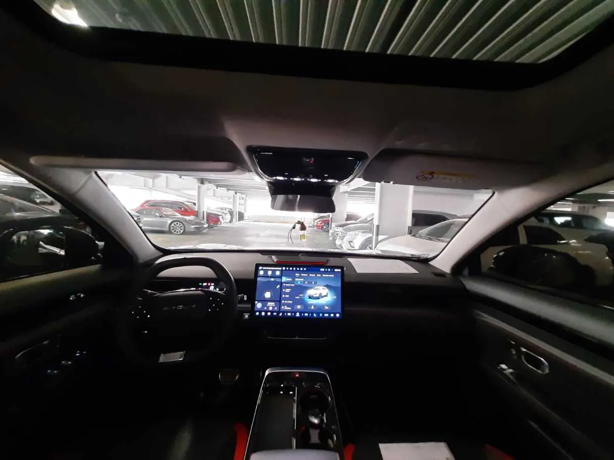 Car image 14