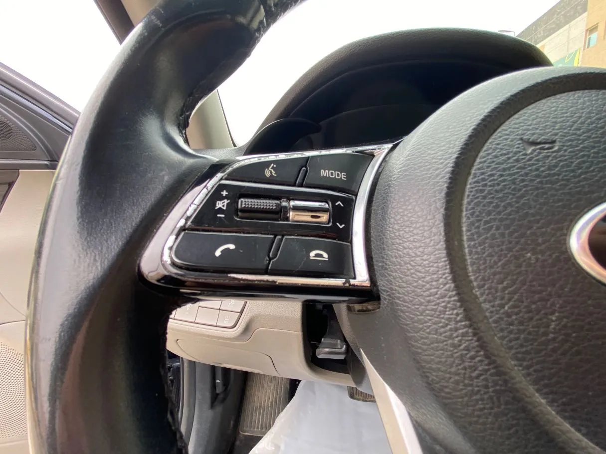 Car image 27