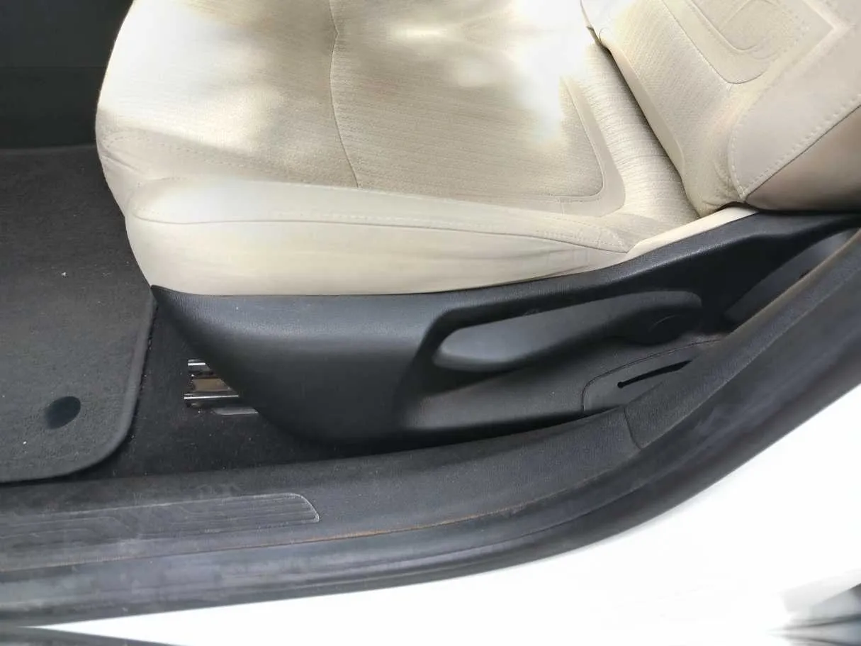 Car image 36