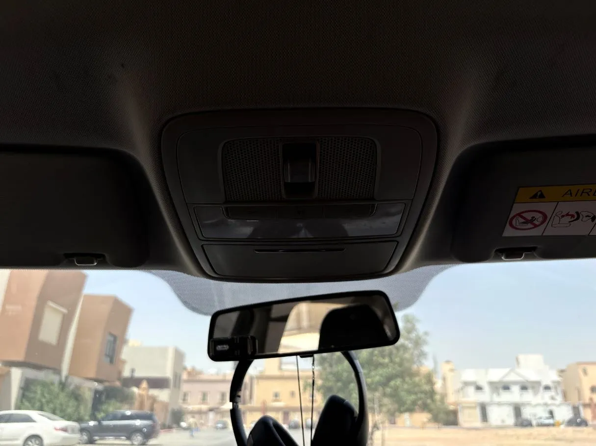 Car image 26