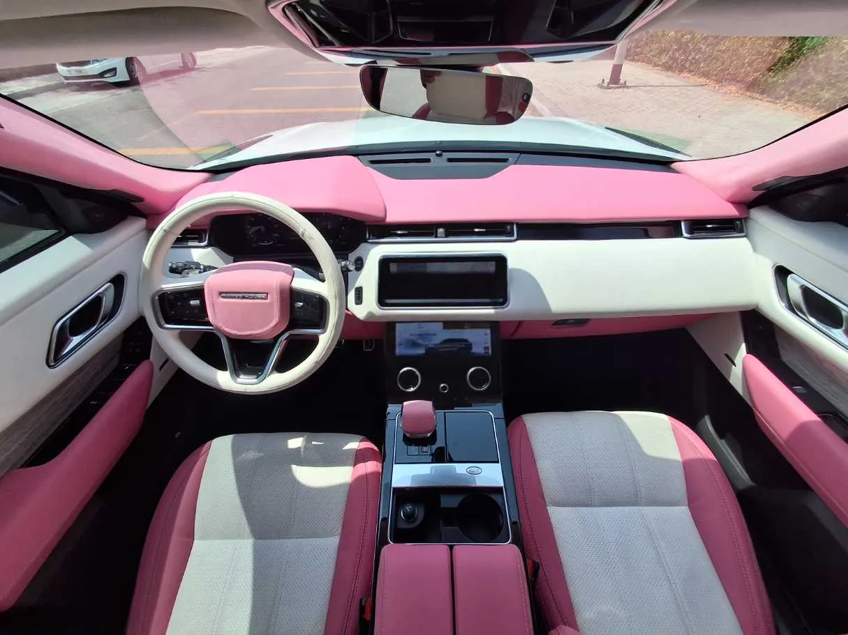 Car image 14